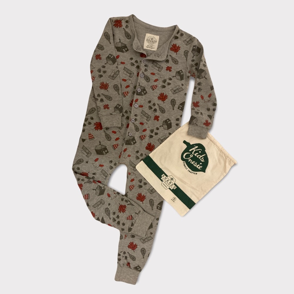 Shared History Canada Kids Onesie Sz. Small 41-46”